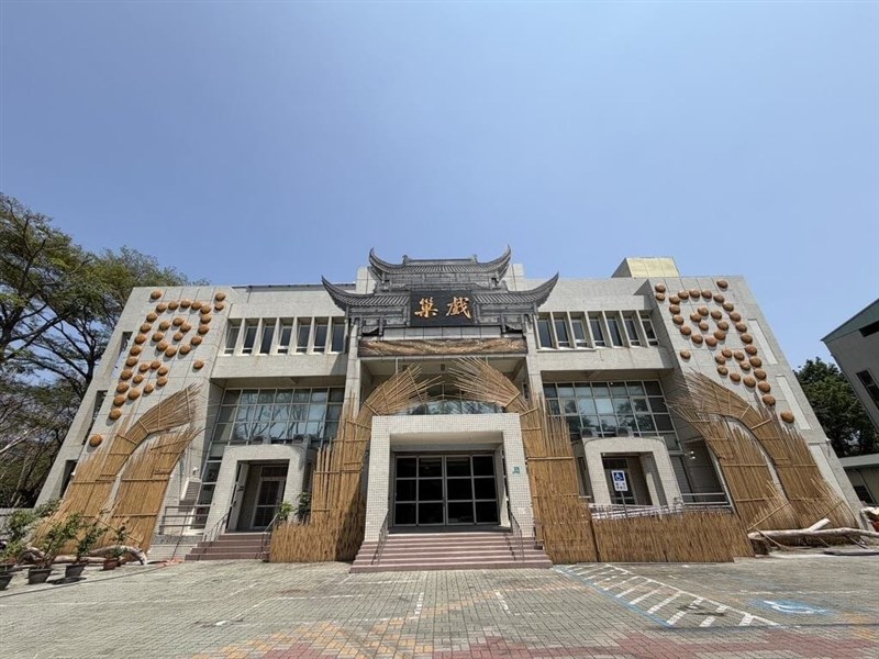 Photo courtesy of the Ming Hwa Yuan arts and cultural group