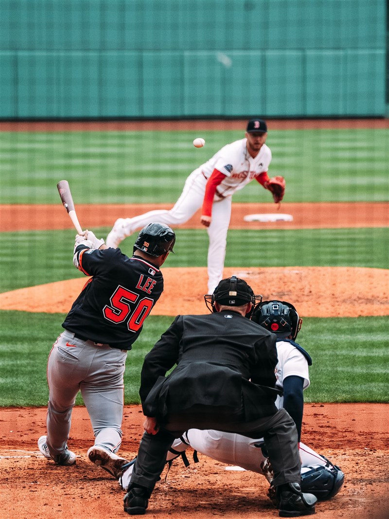 Taiwanese Detroit Tigers prospect Lee Hao-yu (front left) scores a hit during a game against the Boston Red Sox at the Fenway Park in Boston on Monday. Image taken from x.com/tigers