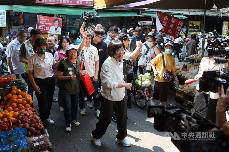 DPP lawmaker Su Chiao-hui (center). CNA file photo
