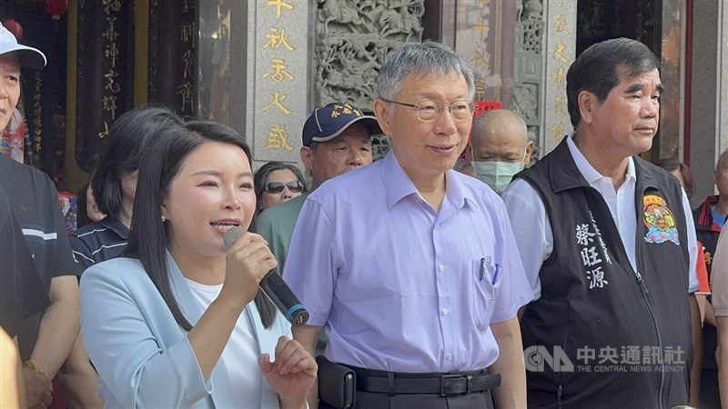 Taiwan People's Party founder Ko Wen-je (center). CNA file photo