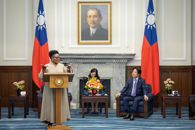 Eswatini King Mswati III’s special envoy Thulisile Dladla (left), the country’s deputy prime minister, meets with President Lai Ching-te (right) at the Presidential Office on Thursday. Photo courtesy of the Presidential Office