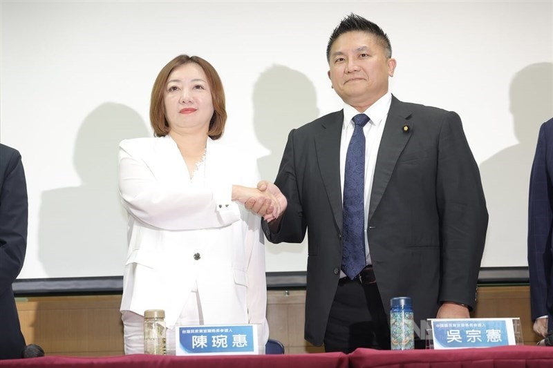 Kuomintang Legislator Wu Tsung-hsien (right) shakes hands with former Taiwan People's Party Legislator Chen Wan-hui (left) at a press event on Monday. CNA photo May 4, 2026