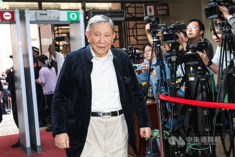 Former Core Pacific Group Chairman Sheen Ching-jing (center). CNA file photo