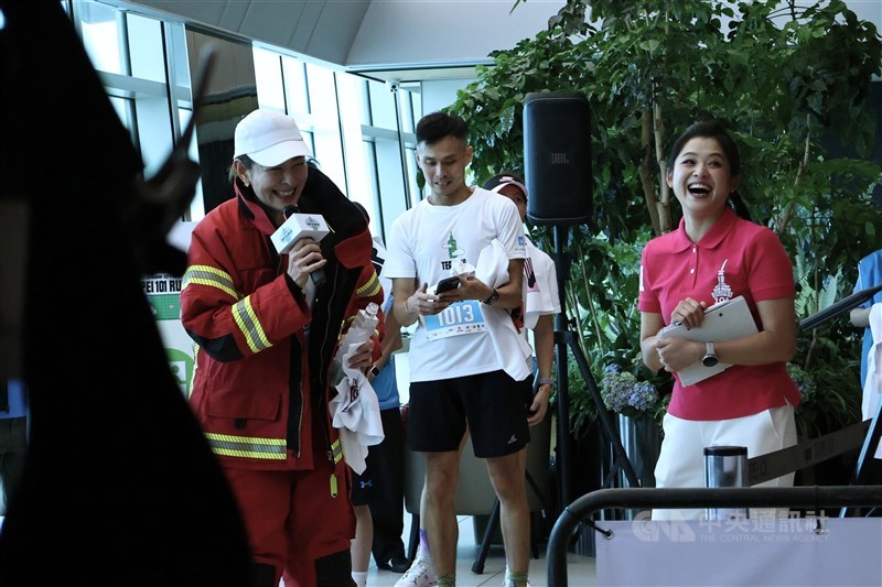 Taipei 101 Chairperson Janet Chia (left) laughs as she finishes the climb on Saturday. CNA photo May 9, 2026