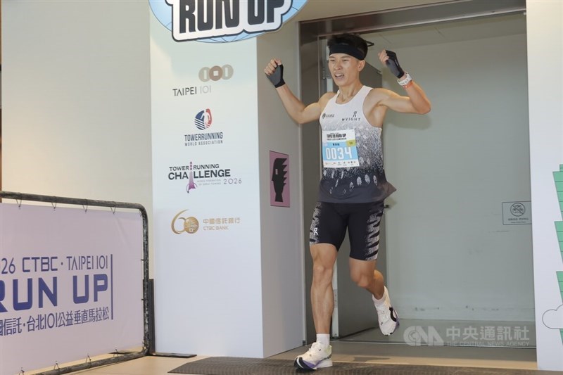 Taiwan’s only full-time run-up runner Lo Ching-chun reaches the finish line at the 2026 CTBC Taipei 101 Run Up on Saturday. CNA photo May 9, 2026