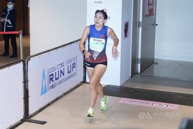 Taiwan's top-ranked female runner Chao Jui-chuan crosses the finish line at the 2026 CTBC Taipei 101 Run Up on Saturday. CNA photo May 9, 2026