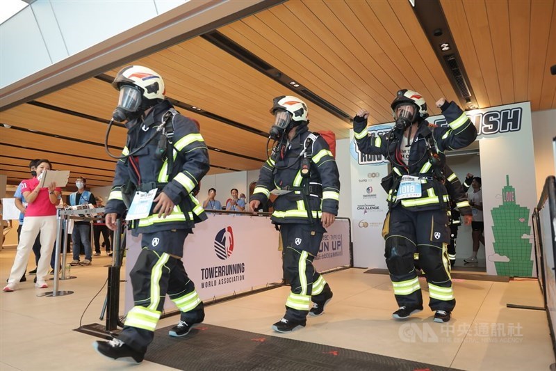 New Taipei firefighters in full firefighting gear complete the 2026 CTBC Taipei 101 Run Upon Saturday. CNA photo May 9, 2026