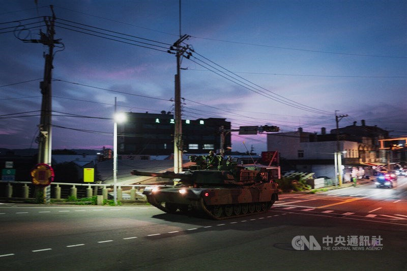 A U.S.-made M1A2T Abrams tank from the Army's 584th Armored Brigade drives on a street in Hsinchu County during a combat readiness exercise early Wednesday. CNA photo May 20, 2026