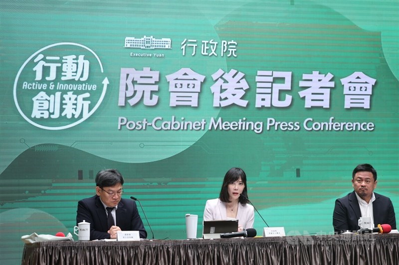From left to right: National Development Council Minister Yeh Chun-hsien, Cabinet spokesperson Michelle Lee and Labor Minister Hung Sun-han at a post-cabinet meeting press conference on Thursday. CNA photo May 28, 2026