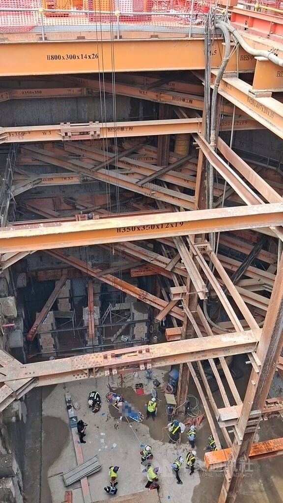 The Metro Taoyuan construction site in Taoyuan's Bade District, where a Thai worker was killed on Thursday after being struck on the head by a crane boom. Photo courtesy of local authorities