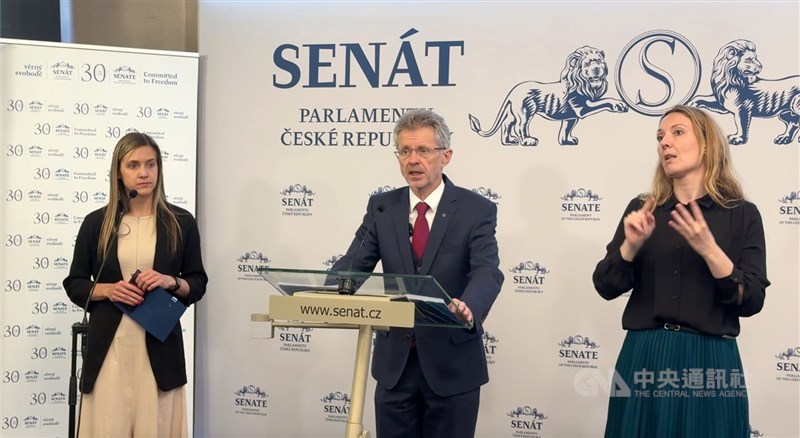 Czech Senate President Miloš Vystrčil (center) speaks at a Thursday press event in Prague to announce his upcoming trip to Taiwan between next Monday and Thursday. CNA photo May 28, 2026