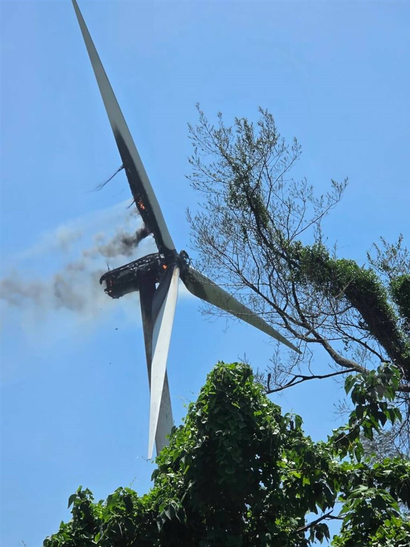 A Taiwan Power Co. (Taipower) wind turbine catches fire in Yunlin County on Sunday. Photo courtesy of Yunlin County Fire Department