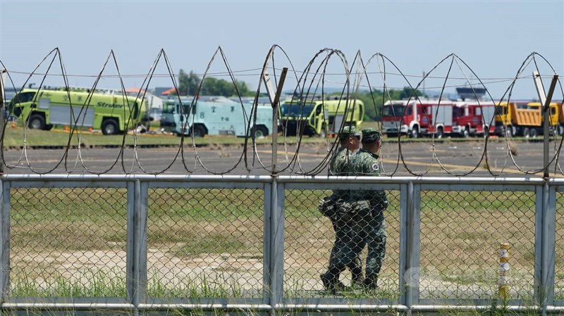 Two military personnel walk past the wreckage of a T-34 trainer aircraft following a crash in Kaohsiung on Tuesday. CNA photo June 2, 2026