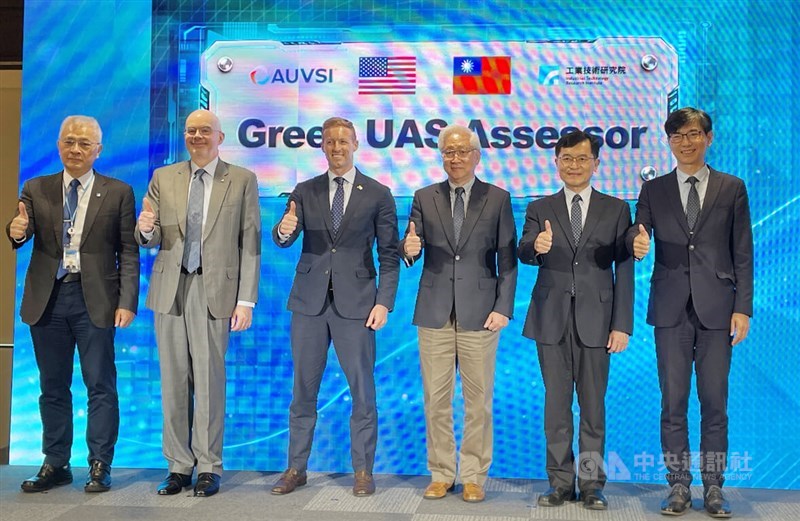 Taiwan and U.S. officials pose for a photo during the Taiwan UAS Assessor Launch Ceremony held in Taipei on Thursday. CNA photo June 4, 2026