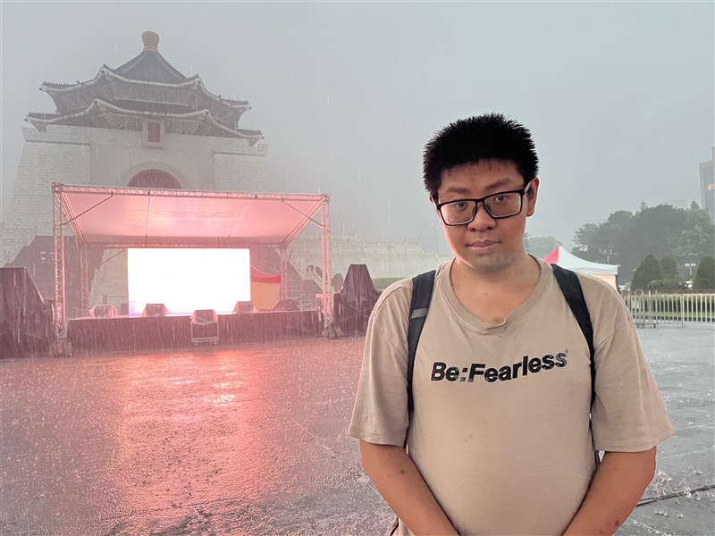 Daniel Wang, a fifth-year student at National Taiwan University, attends a candlelight vigil outside Chiang Kai-shek Memorial Hall in Taipei on Thursday to commemorate the 37th anniversary of the June 4th Incident. CNA photo June 4, 2026