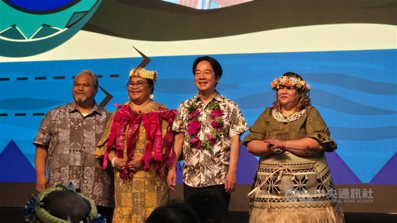 President Lai Ching-te (second right) poses for a photo with Palau head of the mission David Adams Orrukem (left), Tuvalu Ambassador Lily Tangisia Faavae (second left) and Marshall Islands Ambassador Anjanette Kattil (right) at the Pacific Cultural Gala in Taipei on Friday. CNA photo June 5, 2026