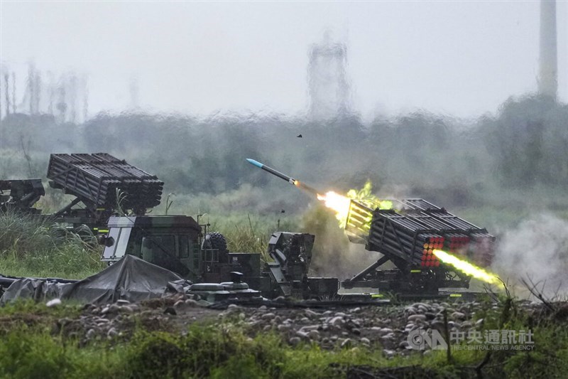 A Thunderbolt-2000 MLRS unit fires a rocket during heavy artillery drills in Taichung on Tuesday. CNA photo June 9, 2026