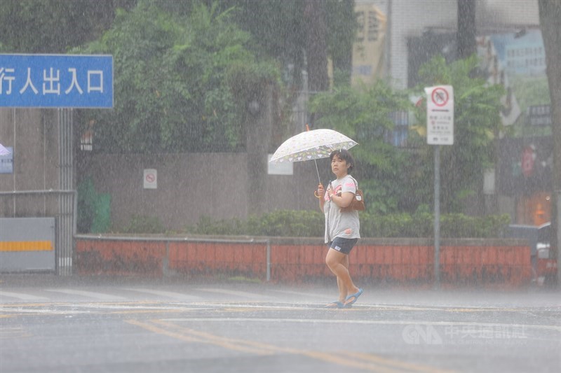 A rainy scene in Taipei on Monday. CNA file photo