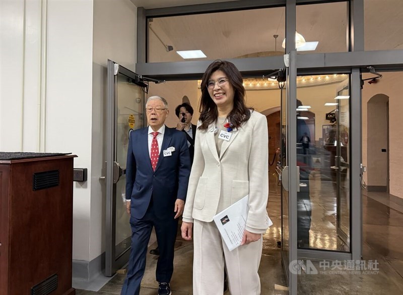 KMT Chairperson Cheng Li-wun (right). CNA photo June 11, 2026