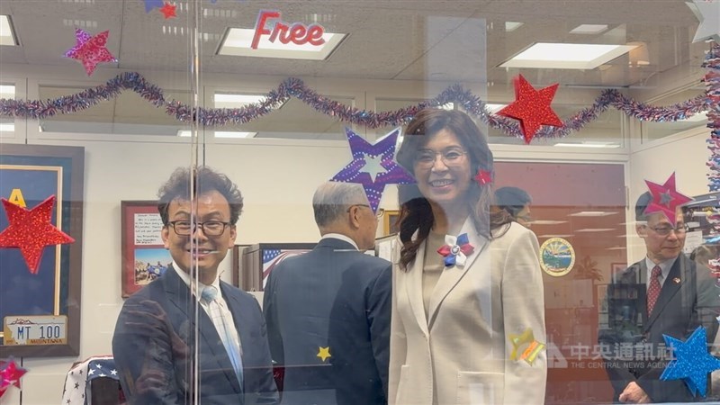 KMT Chairperson Cheng Li-wun visits U.S. Senator Steve Daines's offices in Washington on Wednesday. CNA photo June 11, 2026