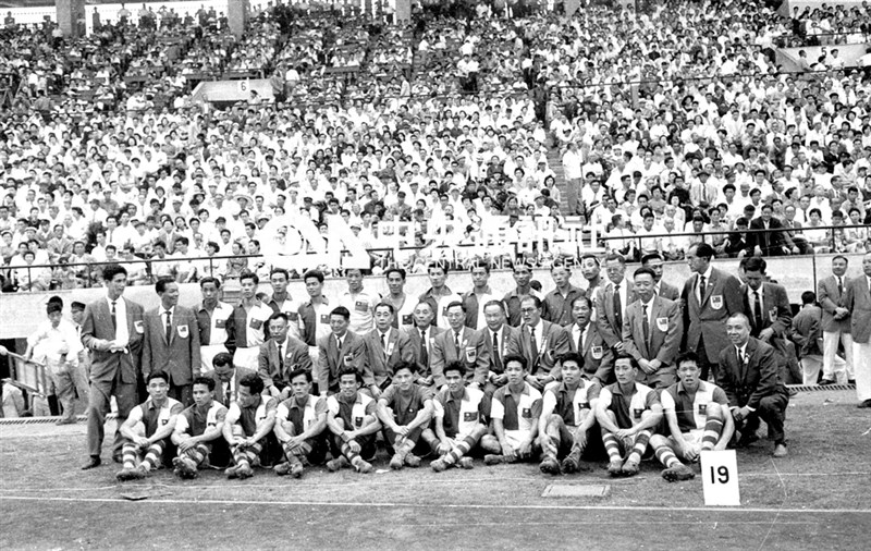 The Republic of China football team poses for a photograph after winning the Asian Cup in Tokyo on June 1, 1958. CNA file photo