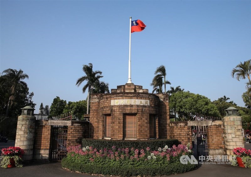 The main entrance to National Taiwan University. CNA file photo