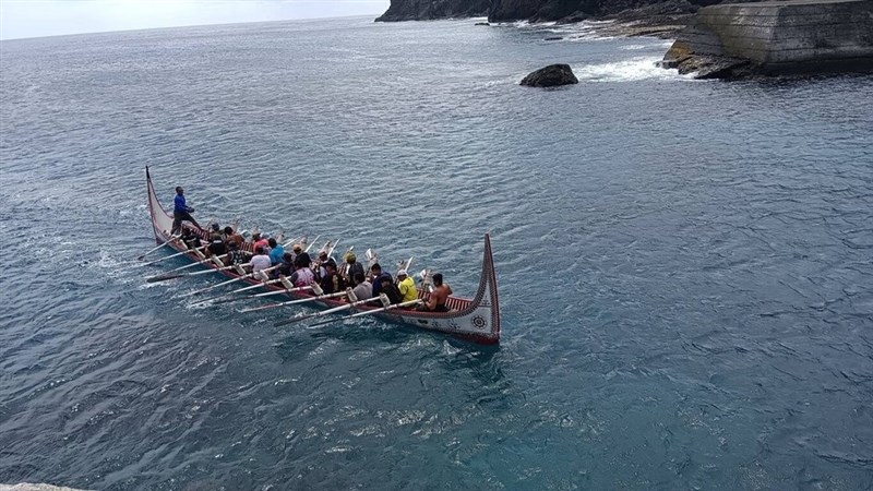 The Ovayan undergoes a test sail off the coast of Lanyu in April. Photo courtesy of the Indigenous Peoples Cultural Foundation