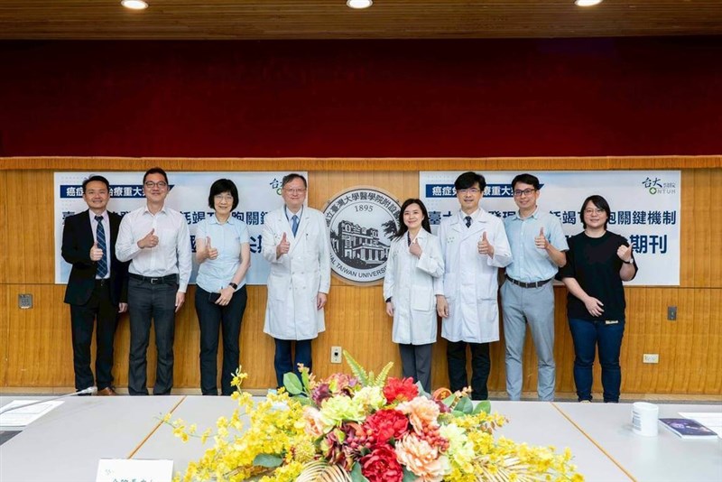 Members of a National Taiwan University Hospital research team pose for a photo at a press event in Taipei on Tuesday. Photo courtesy of National Taiwan University Hospital