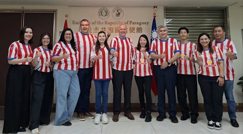 Paraguay Ambassador to Taiwan Darío Filártiga Ruiz Díaz (center) and his colleagues poses for photographs, in front of embassy office on Thursday. Photo courtesy of Paraguay Embassy to Taiwan