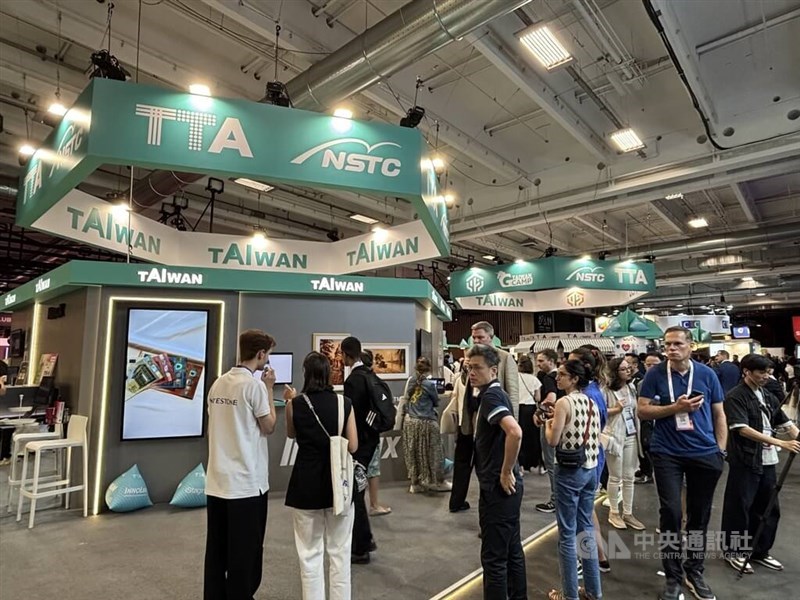 Visitors browse the Taiwan Pavilion, themed "AI Taiwan," at VivaTech in Paris on Wednesday. CNA photo June 18, 2026