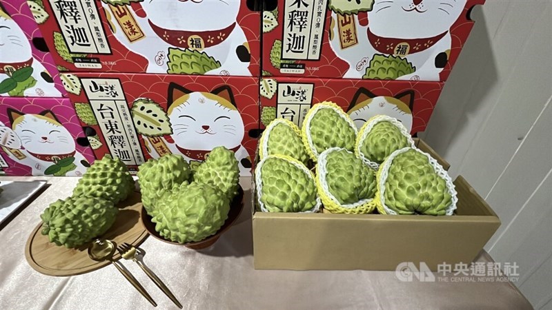 Atemoyas harvested from a farm in Taitung County are displayed at a promotional event. CNA file photo for illustrative purposes only