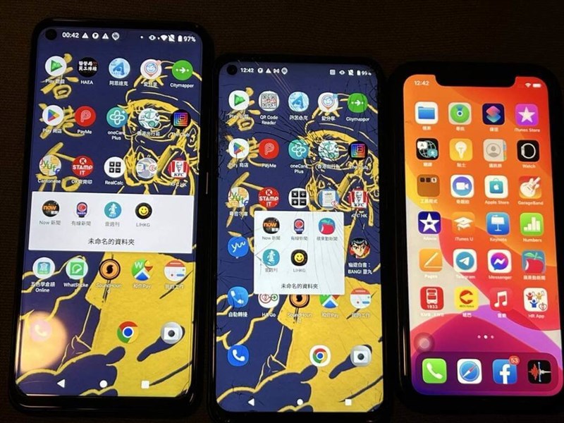 A reader displays his used phones, three of which have the Apple Daily application installed. Photo courtesy of a private contributor