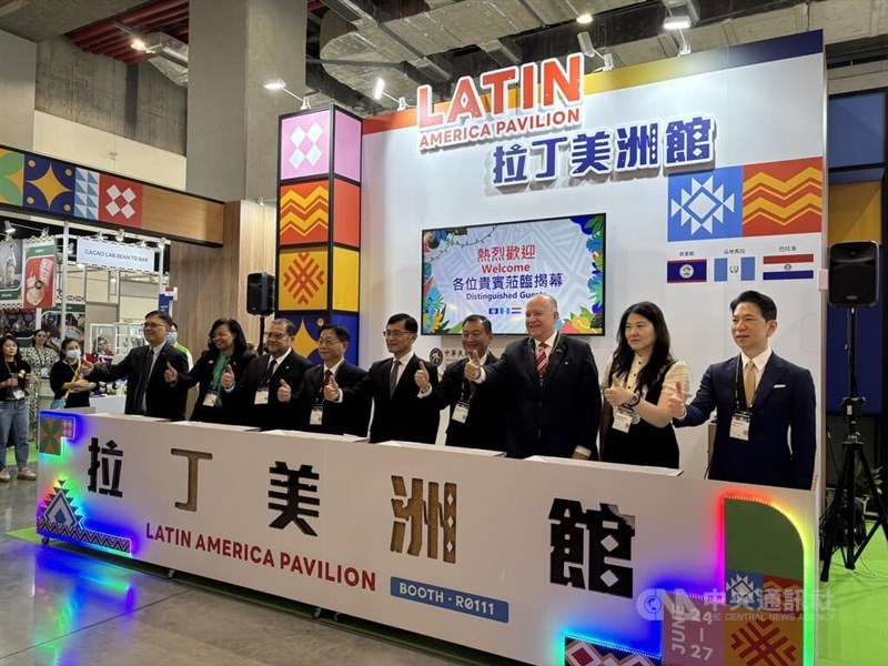 Vice Foreign Minister Ger Baushuan (fourth left) poses with other government officials in Taipei on Wednesday. CNA photo June 24, 2026