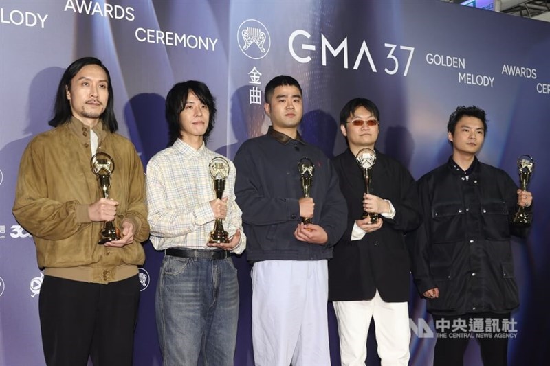 Members of the Taiwanese indie band Sunset Rollercoaster celebrate their Best Band award on Saturday. CNA photo June 27, 2026
