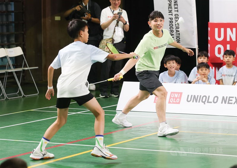 Retired Taiwanese badminton ace Tai Tzu-ying participates in a match with young and aspiring shuttlers at a promotional event on Friday. CNA photo July 3, 2026