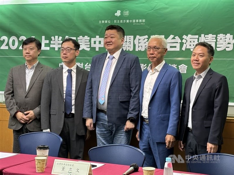 National Sun Yat-sen University Institute of China and Asia-Pacific Studies Director Yujen Kuo (right) attends a seminar on U.S.-China-Taiwan relations held by the DPP Department of China Affairs in Taipei on Thursday. CNA photo July 16, 2026