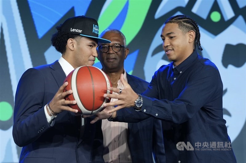 Kaohsiung Aquas first overall pick Adam Hinton (left) and his brother Robert Hinton (right). CNA photo July 17, 2026