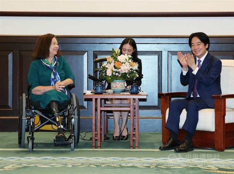 U.S. Senator Tammy Duckworth (left) meets with President Lai Ching-te (right) during her visit to Taiwan from July 6-8. CNA photo July 7, 2026