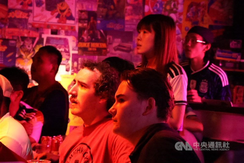 Football fans at a bar in Taipei fix their eyes on the screen as the match remains deadlocked on Monday. CNA photo July 20, 2026