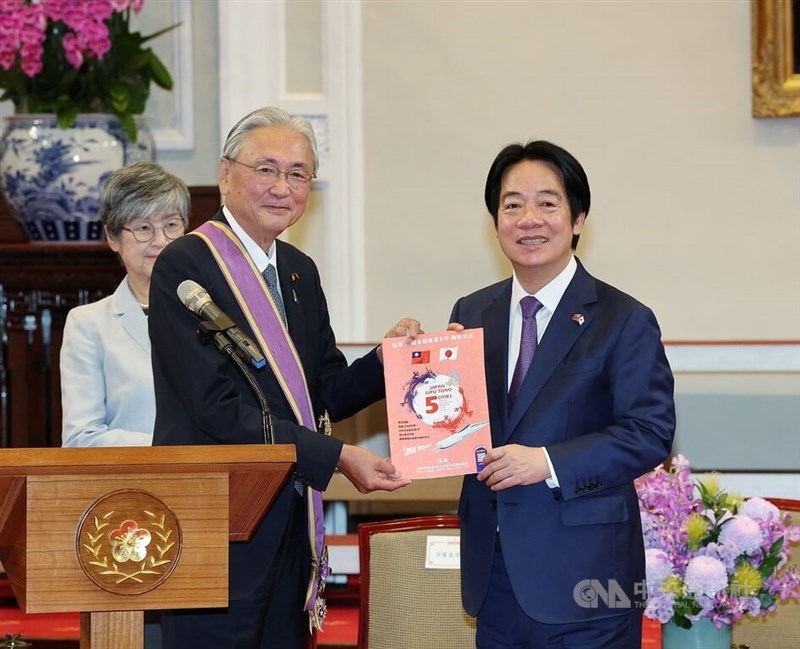 President Lai Ching-te (right) awards head of the Japan-Taiwan Diet Members' Consultative Council Keiji Furuya (left) with Taiwan's Order of Brilliant Star with Grand Cordon on Monday. CNA photo July 27, 2026