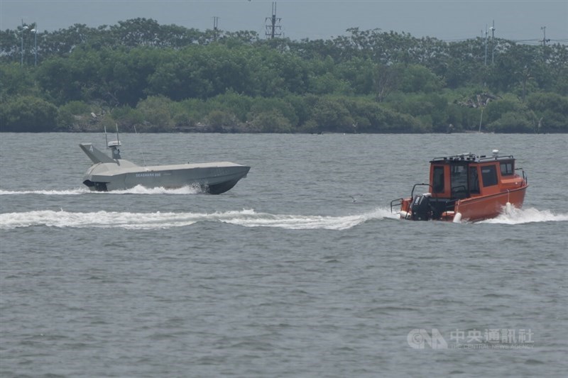 A Thunder Tiger SeaShark 800 unmanned surface vessel (left) intercepts a target vessel of interest during a demonstration at Dapeng Bay in Pingtung County on Wednesday. CNA photo July 29, 2026