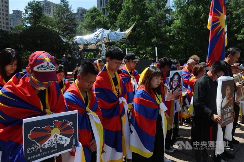 Several dozen people protested outside the Bank of China's Taipei branch on Sunday. CNA photo Aug. 2, 2026