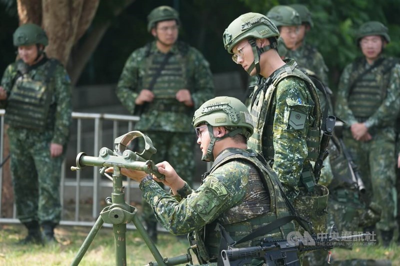 Taipei City Reserve Brigade reservists assemble a 120 mm mortar under an instructor's guidance at Taipei Municipal Zhong Zheng Senior High School during Han Kuang 42 military exercises on Wednesday. CNA photo Aug. 5, 2026
