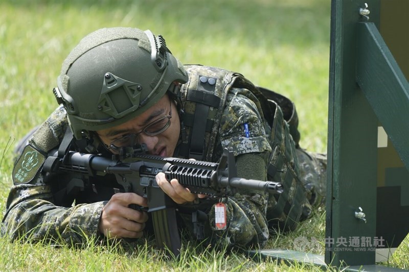 A Taipei City Reserve Brigade reservist practices firing an M4A1 rifle from a prone position using a barricade for cover during Han Kuang 42 military exercises in Taipei on Wednesday. CNA photo Aug. 5, 2026