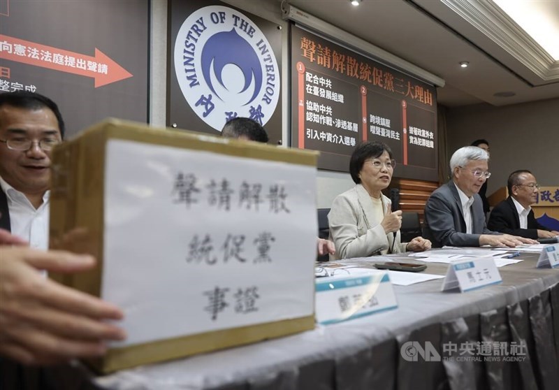Interior Minister Liu Shyh-fang (third right) speaks at a press conference in Taipei on July 30, where the ministry announced plans to seek the dissolution of the pro-China Chinese Unification Promotion Party. CNA file photo