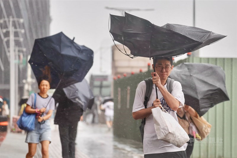 Taipei endures strong winds and heavy rains on Sunday. CNA photo Aug. 9, 2026