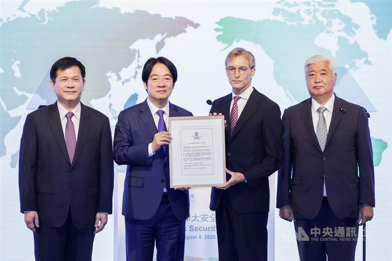 President Lai Ching-te (second left) and Foreign Minister Lin Chia-lung (left) join Inter-Parliamentary Alliance on China founder Luke de Pulford (second right) and the alliance's Japan co-chair Gen Nakatani (right) in Taipei on Tuesday for Taiwan's 10th Ketagalan Forum. CNA photo Aug. 4, 2026