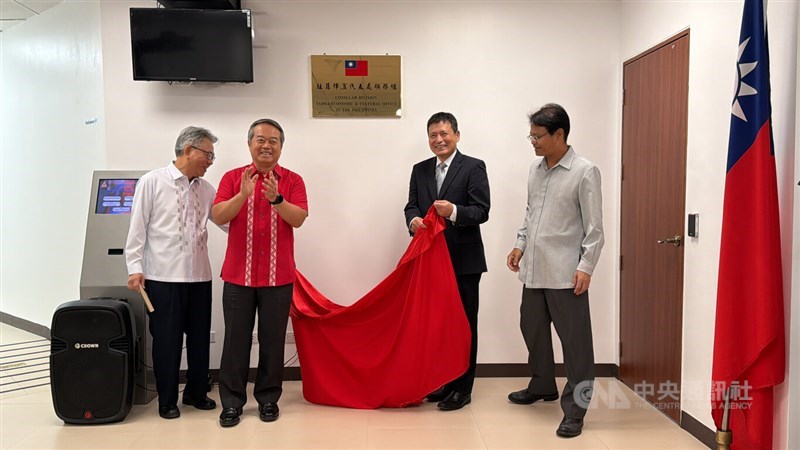 Taiwan's representative to the Philippines Wallace Chow (second left) unveils the new consular hall of the Taipei Economic and Cultural Office in Makati City, the Philippines, on Tuesday. CNA photo Aug. 11, 2026