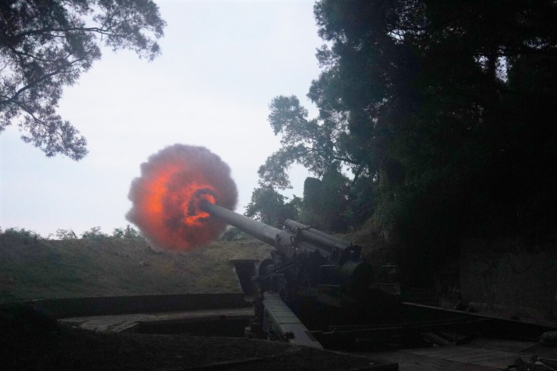 A 240 mm howitzer fires during a live-fire exercise by Taiwan's Matsu Defense Command simulating the repulse of an enemy amphibious assault, as part of the Han Kuang 42 exercises, Wednesday. Photo courtesy of Matsu Defense Command