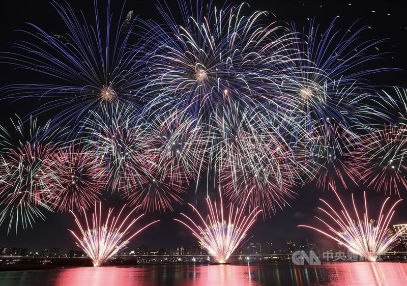 The fireworks display on the opening day of the 2026 Dadaocheng Summer Festival in Taipei on July 25. CNA file photo